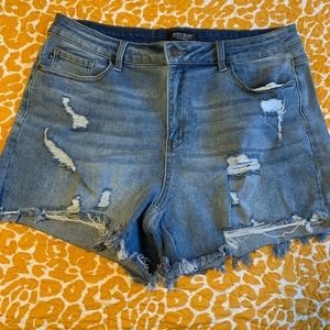 Size 2XL distressed Judy Blue jean shorts